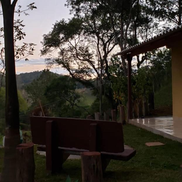 Cabana Da Montanha - Sitio Pasangas Санту-Антониу-ду-Пиньял Экстерьер фото